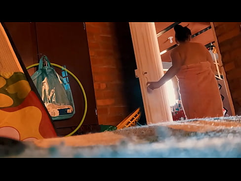 ❤️ Mjomba ananifuata kuoga, ananitania wakati naoga. Ngono ﹏